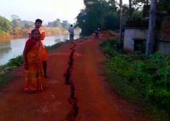 Locals panic as river embankment develops crack