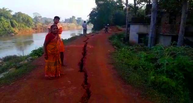 Locals panic as river embankment develops crack