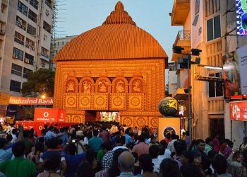 Crowd at the Ekdalia Evergree community puja pandal in South Kolkata