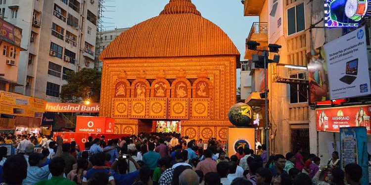 Crowd at the Ekdalia Evergree community puja pandal in South Kolkata