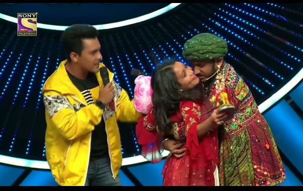 Watch Viral Video Indian Idol 11 Contestant Forcibly Kisses Judge Neha 