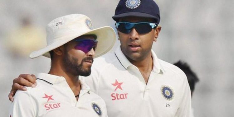 Ravindra Jadeja (L) and Ravi Ashwin