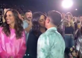 Priyanka kissed Nick during concert; video goes viral