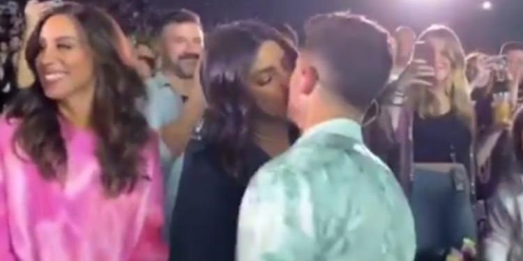 Priyanka kissed Nick during concert; video goes viral