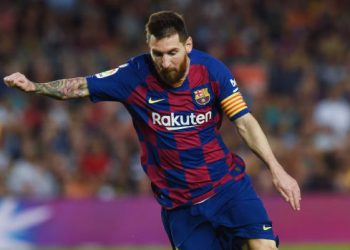Messi sparkles for Barca in 5-1 rout of Valladolid