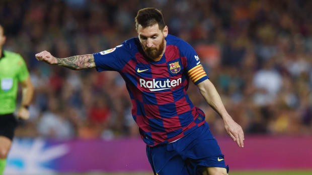 Messi sparkles for Barca in 5-1 rout of Valladolid