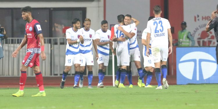 Teammates congratulate Odisha FC scorer Aridane Santana after his equaliser against Jamshedpur FC