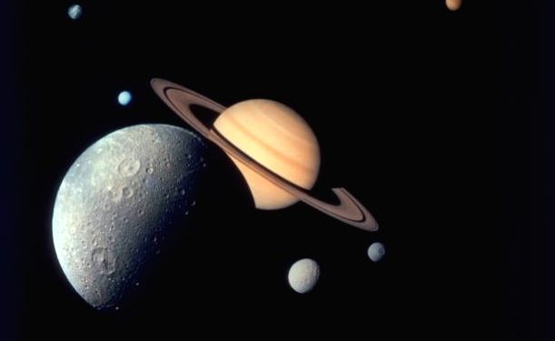 New organic compounds found in ice grains of Saturn moon