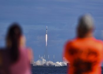 SpaceX launches 60 mini satellites for cheaper global Internet