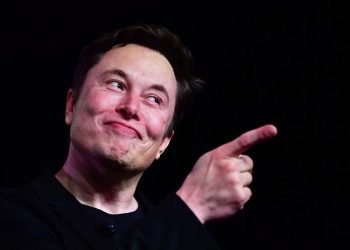 Elon Musk back on Twitter after 4 days