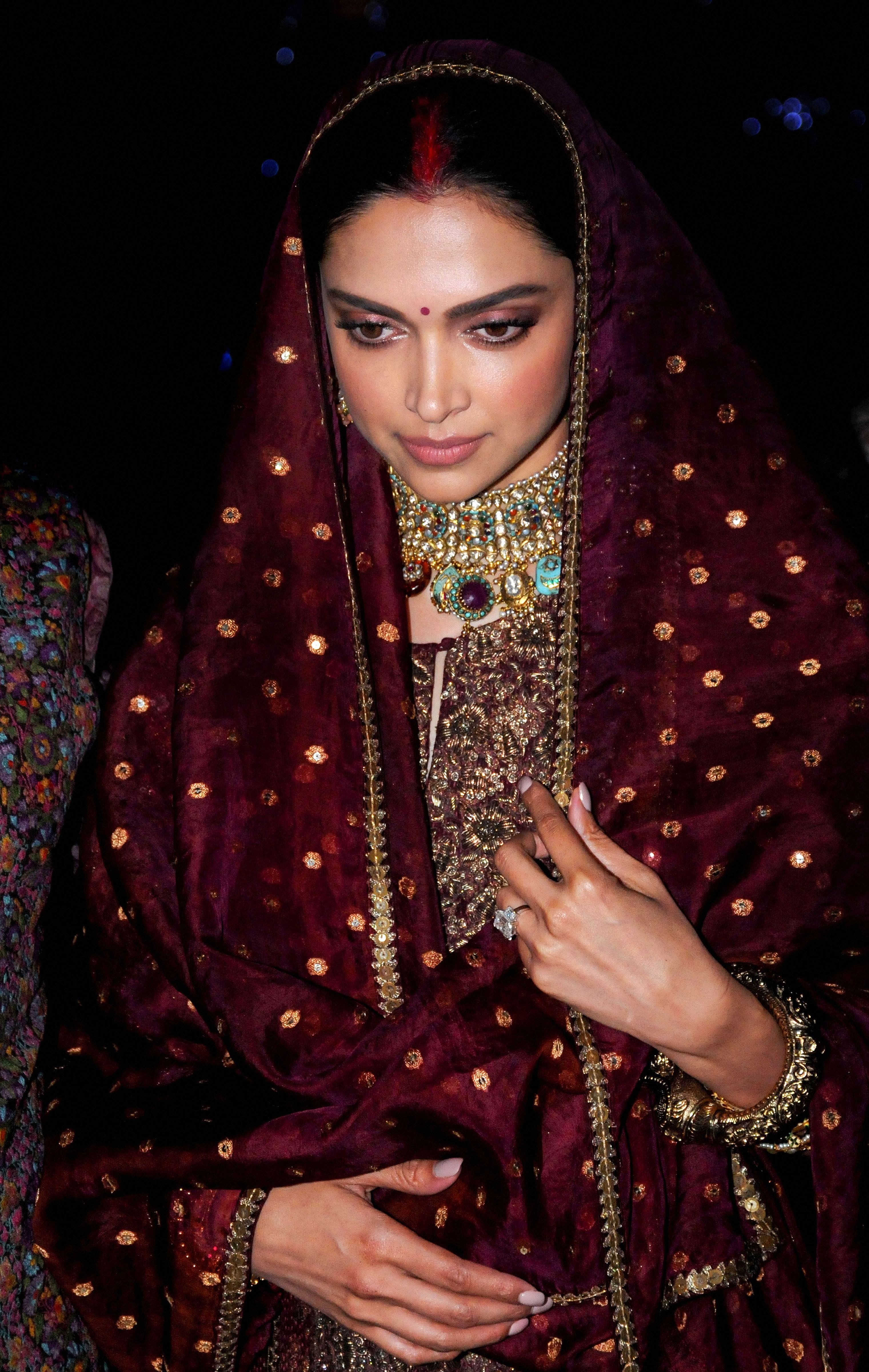 DeepVeer visit Golden Temple on wedding anniversary; see pics