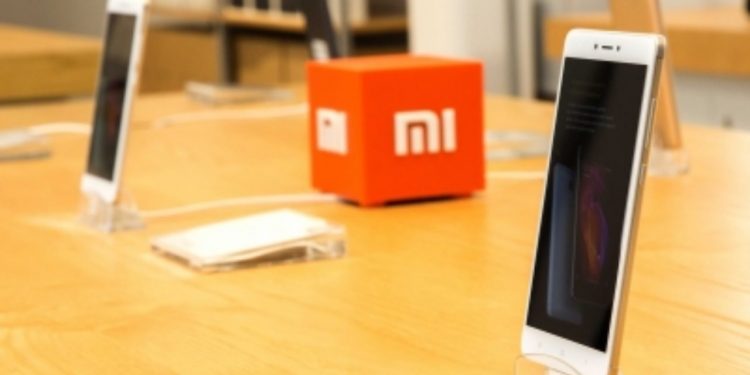 Xiaomi patents a phone with secondary rear display, quad cameras