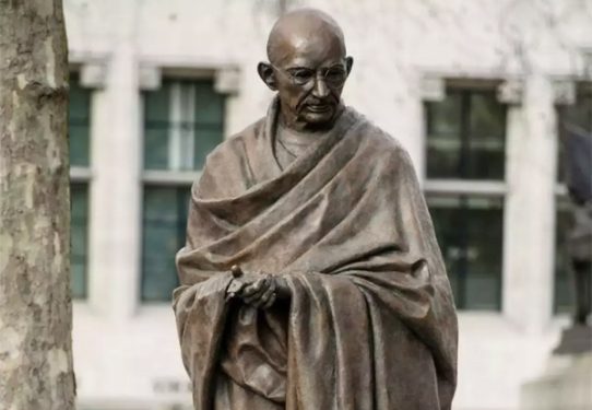 At least 100 countries have Gandhiji statues