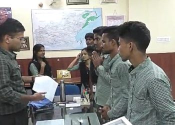 Students trek 25 km to meet Collector