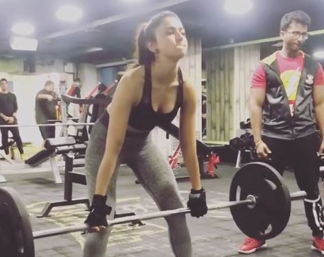 Rakul Preet Singh turns up the heat in gym; see pics