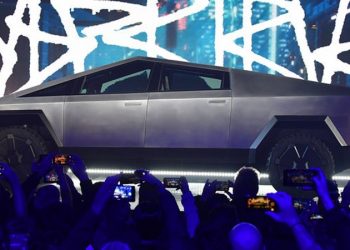 Musk unveils Tesla's electric 'Cybertruck' at $39,000