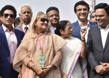 Sachin Tendulkar, Sheikh Hasina, Mamata Banerjee, Sourav Ganguly and BCCI secretary Jay Shah at the Eden Gardens before the start of the pink ball Test