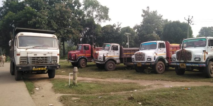 Illegal sand quarrying: Banarpal administration seizes tipper