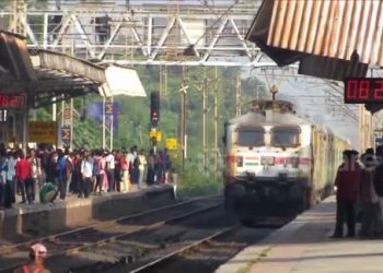 Vendor falls from moving train, escapes unhurt