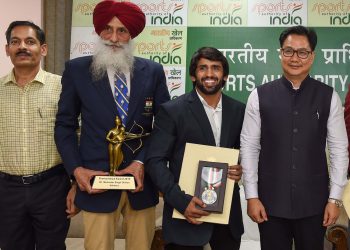 Bajrang Punia (2nd right) with Sports Minister Kiren  Rijiju and other dignitaries