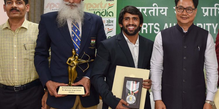 Bajrang Punia (2nd right) with Sports Minister Kiren  Rijiju and other dignitaries