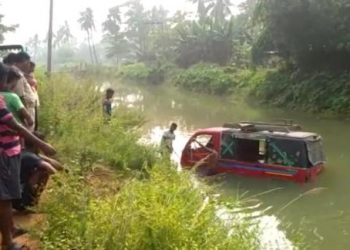 Close shave for 20 students as van falls into canal