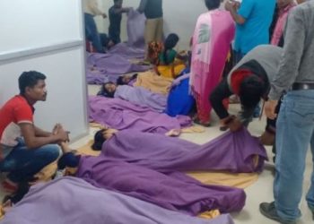 According to the workers, more than 100 persons working at the factory fell ill and were hospitalized after the leakage of toxic gas Wednesday evening. 