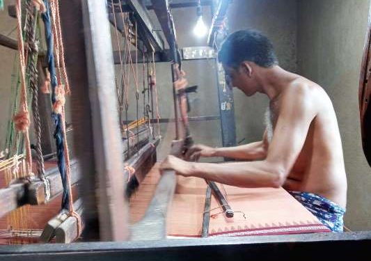 Traditional weavers in dire straits