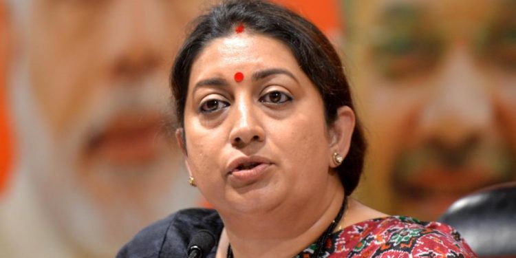 Smriti Irani rebukes Amethi DM for his behaviour