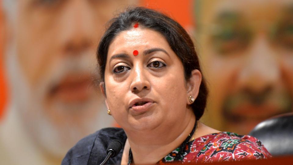 Smriti Irani rebukes Amethi DM for his behaviour