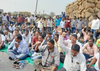 NH 55 blocked over token system