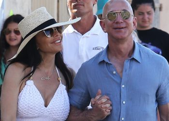Bezos spotted holidaying with GF in Italy