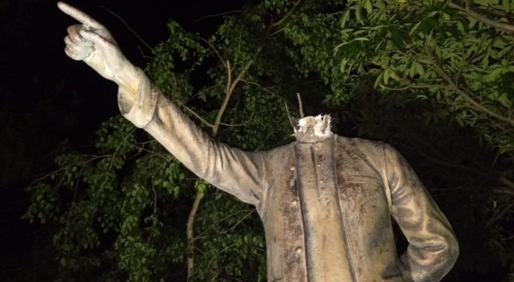 Biju Patnaik statue vandalized, tension grips Rajnagar