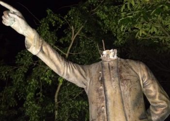 Biju Patnaik statue vandalized, tension grips Rajnagar