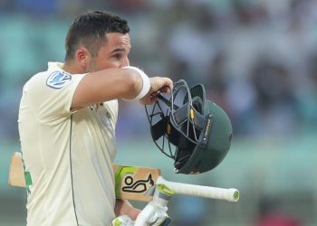 Dean Elgar fell first ball after the delayed start