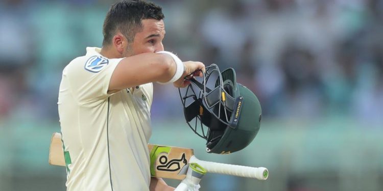 Dean Elgar fell first ball after the delayed start