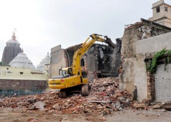 Puri eviction drive: Sana Chhata mutt demolished