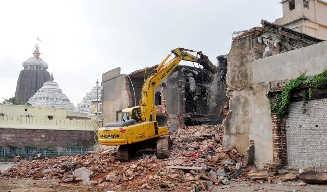 Puri eviction drive: Sana Chhata mutt demolished