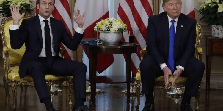 US President Donald Trump (R) and French President Emmanuel Macron
