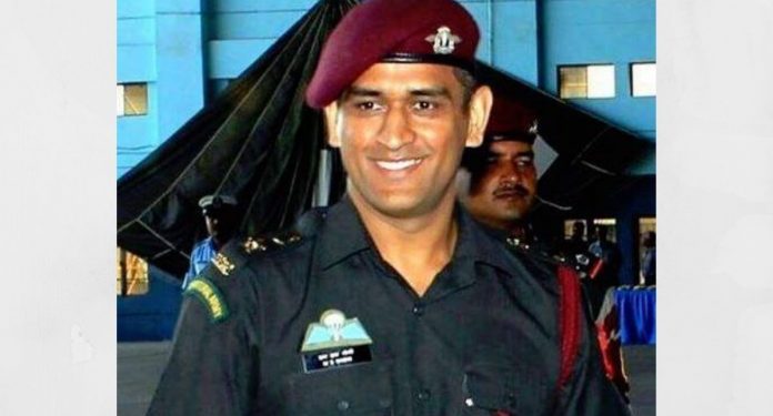 Dhoni to back show on army officers