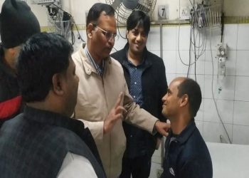 Delhi Home Minister Satyendra Jain met Shukla at the hospital.