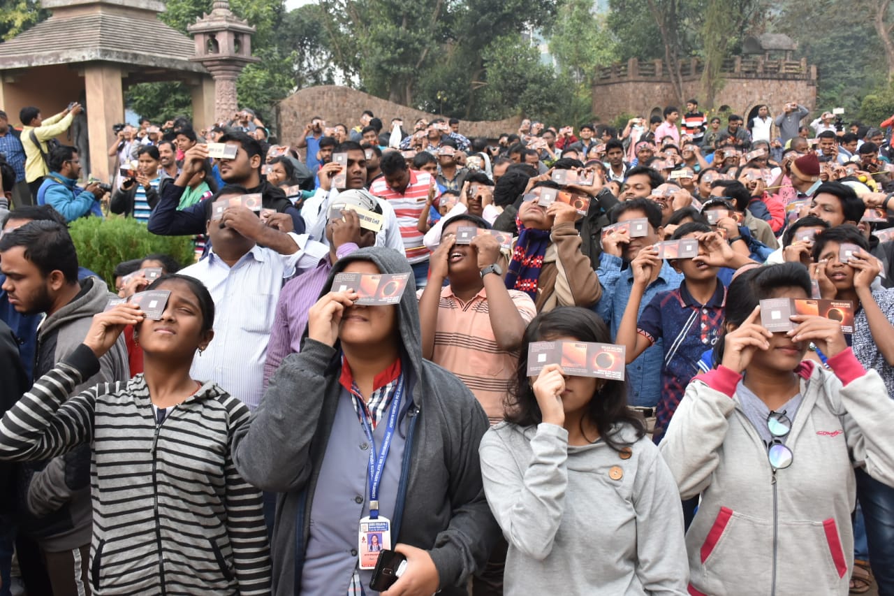 Thousands witness spectacular solar eclipse in Odisha