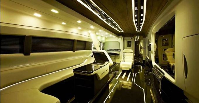 Shah Rukh Khan’s new vanity van is not less than a bungalow; see pics