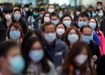 Commuters wearing protective masks walk through Hong Kong Station, operated by MTR Corp., in Hong Kong, China, on Wednesday, Jan. 29, 2020. Governments tightened international travel and border crossings with China as they ramped up efforts to stop the spread of the disease. Photographer: Paul Yeung/Bloomberg via Getty Images