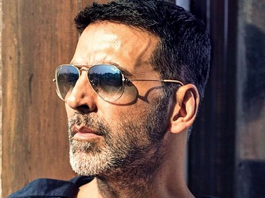 Akshay Kumar plays beach volleyball with boys; watch video