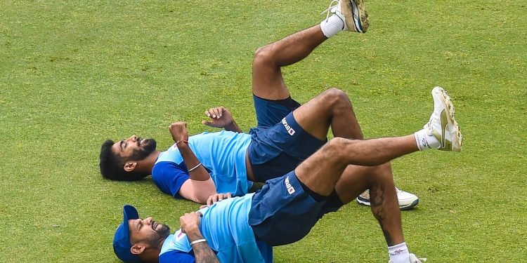 Jasprit Bumrah (R) and Shikhar Dhawan train ahead of the T20I against Sri Lanka