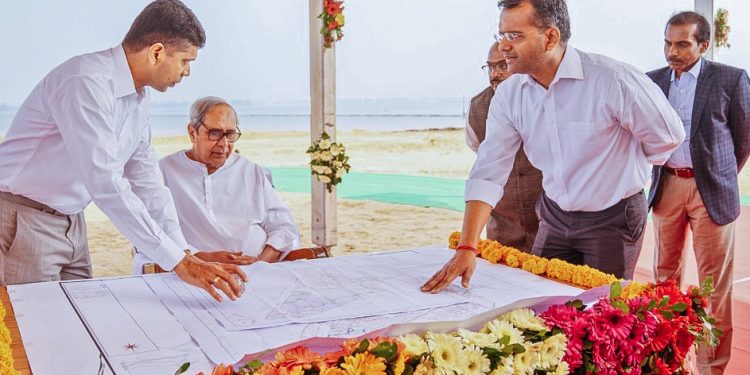 5T secretary VK Pandian and Works department secretary Krishan Kumar explain a blueprint for Bali Yatra Riverfront Improvement Project to Chief Minister Naveen Patnaik in Cuttack, Thursday