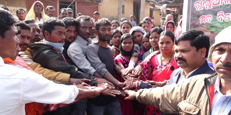 Tribals vow to fight liquor menace