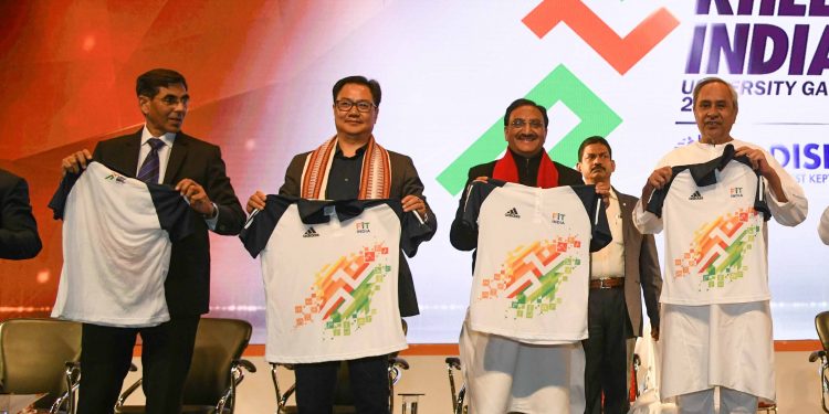 Odisha Chief Minister Naveen Patnaik and other dignitaries pose with the jersey of the Khelo India University Games