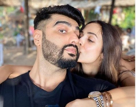 Malaika Arora kissing Arjun Kapoor wins the internet; See pic